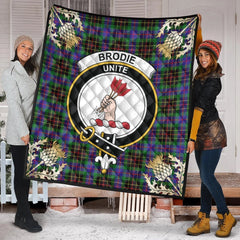Brodie Hunting Modern Tartan Crest Premium Quilt - Gold Thistle Style
