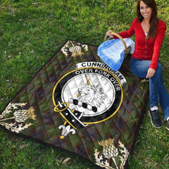 Cunningham Hunting Modern Tartan Crest Premium Quilt - Gold Thistle Style