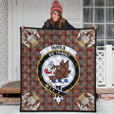 Innes Ancient Tartan Crest Premium Quilt - Gold Thistle Style