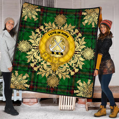Kinnear Tartan Crest Premium Quilt - Gold Thistle Style