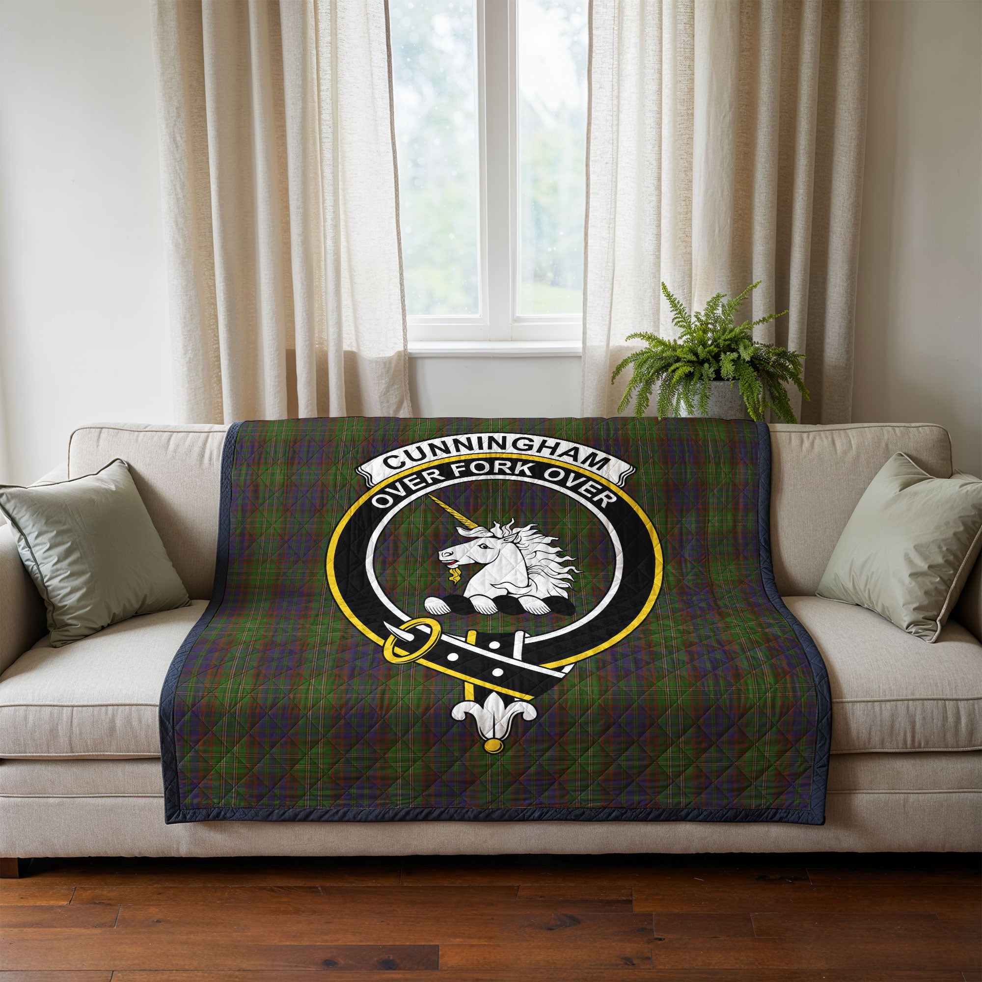 Cunningham Hunting Modern Tartan Crest Quilt
