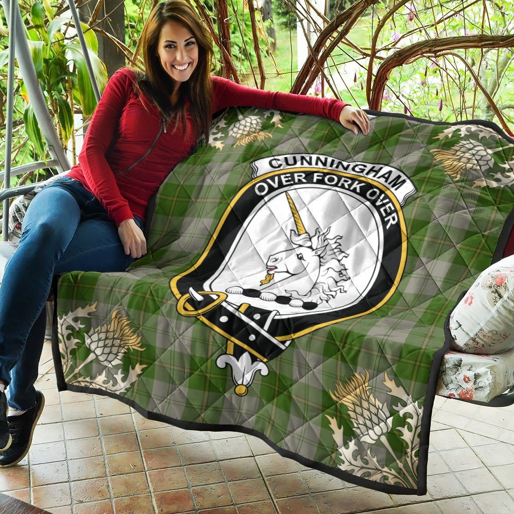 Cunningham Dress Green Dancers Tartan Crest Premium Quilt - Gold Thistle Style