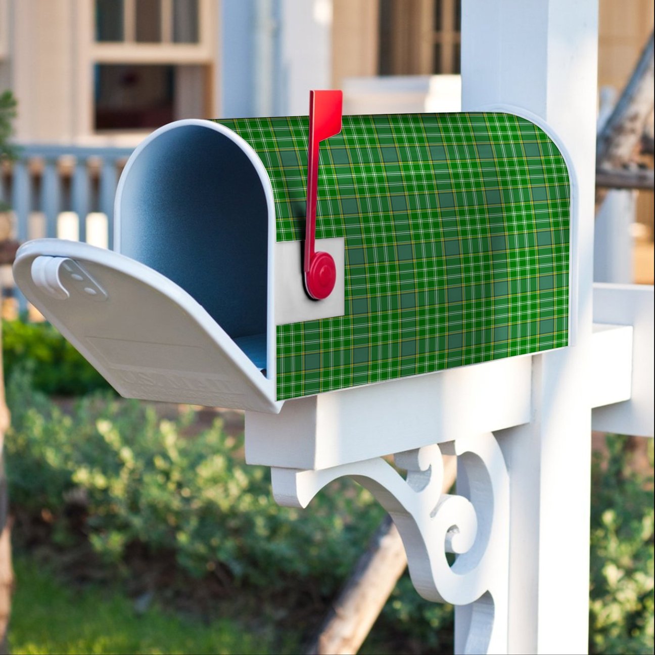 Currie Tartan Crest Mailbox
