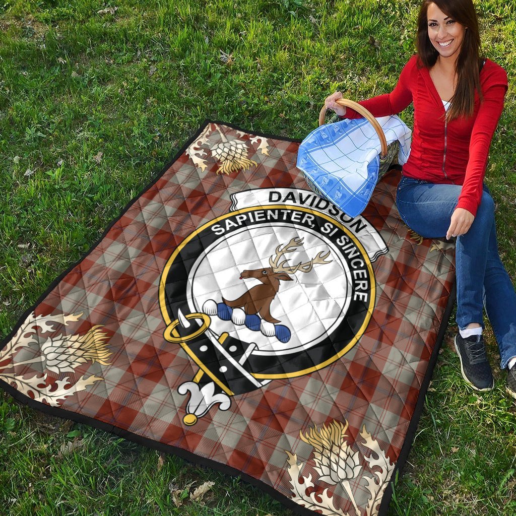 Davidson Dress Dancers Tartan Crest Premium Quilt - Gold Thistle Style