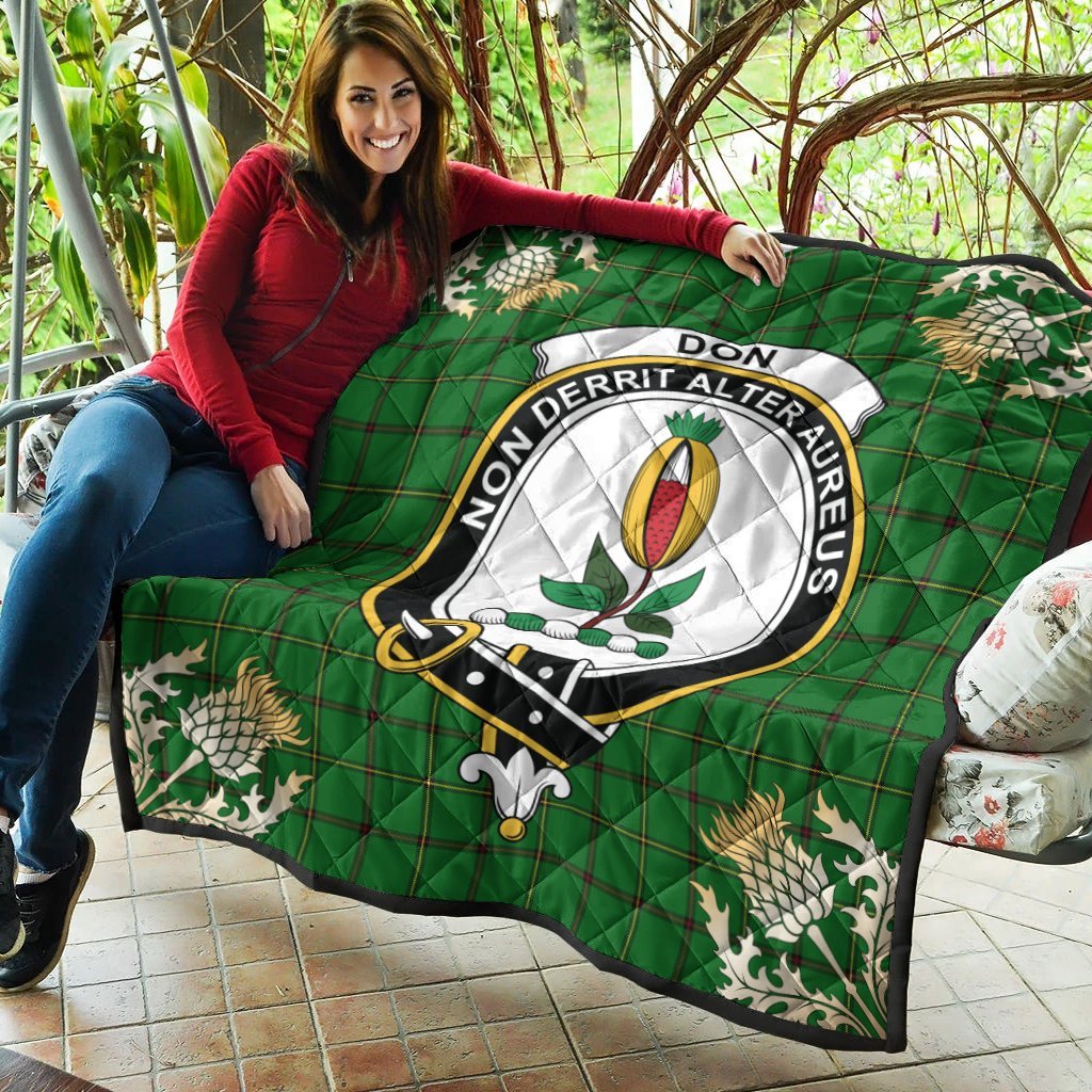 Don Tartan Crest Premium Quilt - Gold Thistle Style