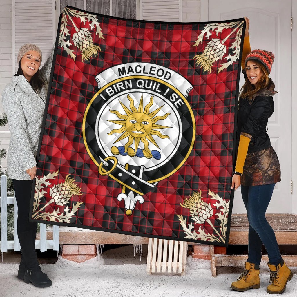 MacLeod of Raasay Tartan Crest Premium Quilt - Gold Thistle Style