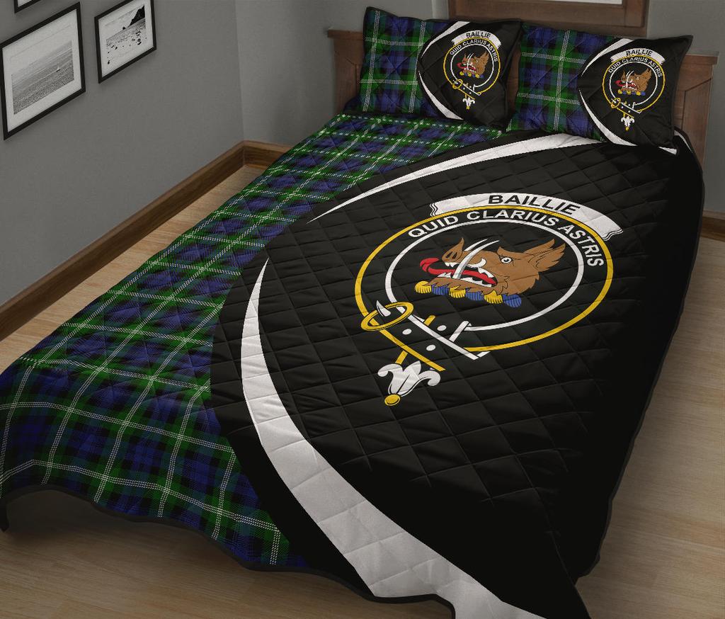 Baillie Modern Tartan Crest Circle Style Quilt Bed Set